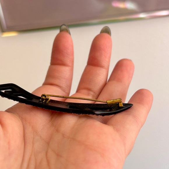 Art Deco Rhinestone Bow Brooch – Late 1920s to 1930s Celluloid Plastic Pin - Picture 5 of 7